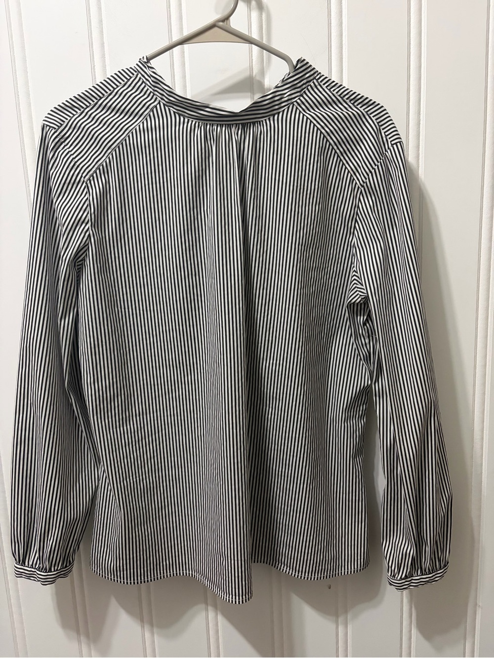 J. McLaughlin Black White Pinstripe Tie Neck Blouse Long Sleeve Large - Picture 2 of 7